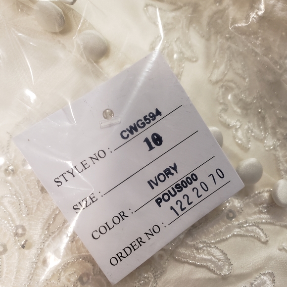 Oleg Cassini Satin Lace Strapless Wedding Dress! Never worn! Size 10 - Picture 12 of 13